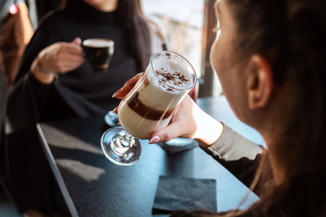 FOTO Mozart ovog mjeseca podiže ljestvicu zabave na novu razinu uz Nina Mrčelu, Sandija Cenova i Wine & Paint!