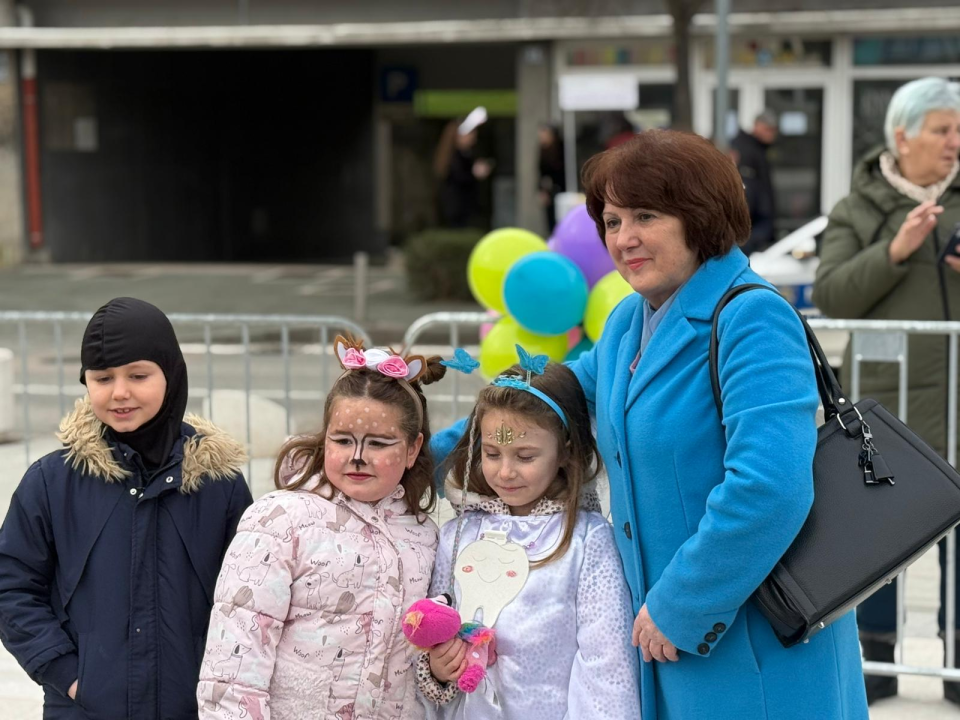 Šarenilo, smijeh i mašta: 350 maškara razveselilo Knin unatoč kiši