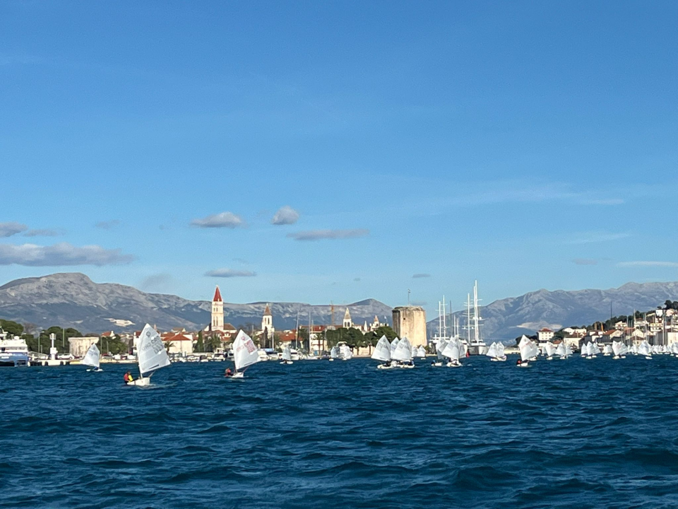 FOTO Jedriličari Šibenika uspješni u Trogiru: Blinja srebrni nakon lošeg starta, Perkov odličje drugi tjedan zaredom