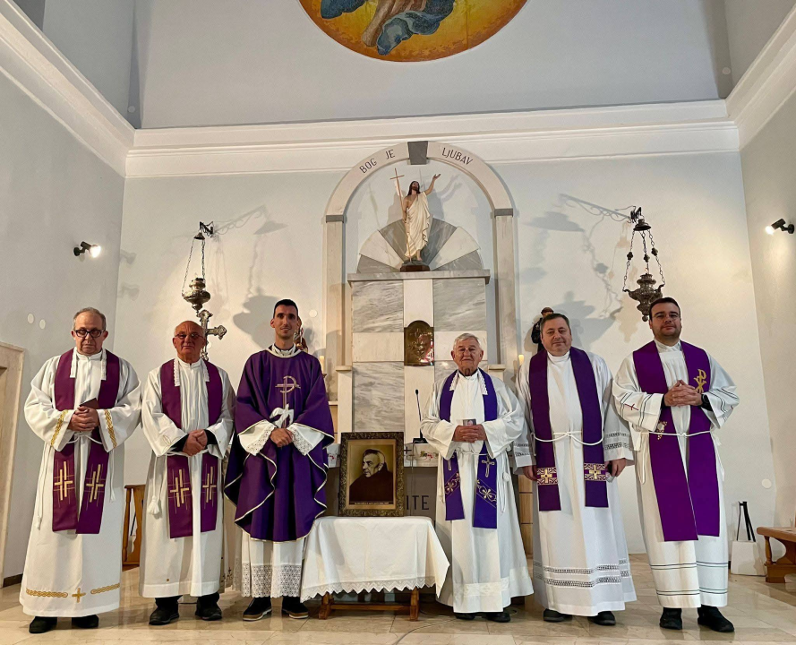 Proslava Antićeva: Vjernici Vodičkog dekanata hodočastili na Prvić 