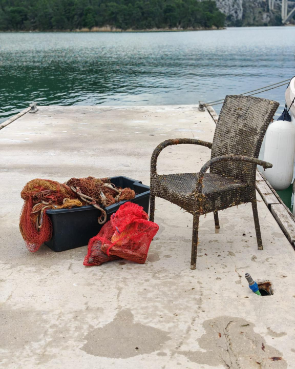 JU Priroda sudjelovala u akciji čišćenja akvatorija Prokljanskog jezera