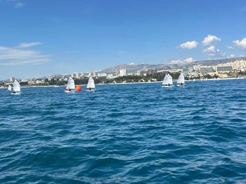 FOTO Jedriličari Šibenika i krapanjskog Spužvara na 'Trofeju Zenta': Jakov Blinja, Zara Šimunić i Mila Perkov do medalje