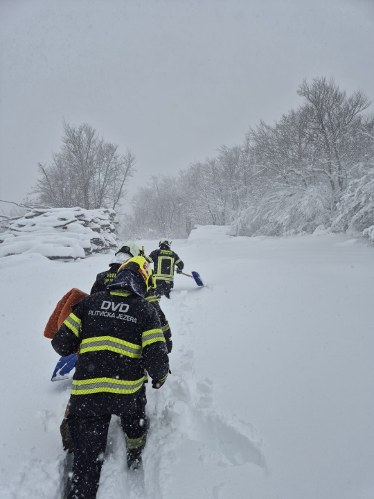 Oluja i snijeg digli sustav na noge: Preko 5 tisuća vatrogasaca spašavali i sanirali štete