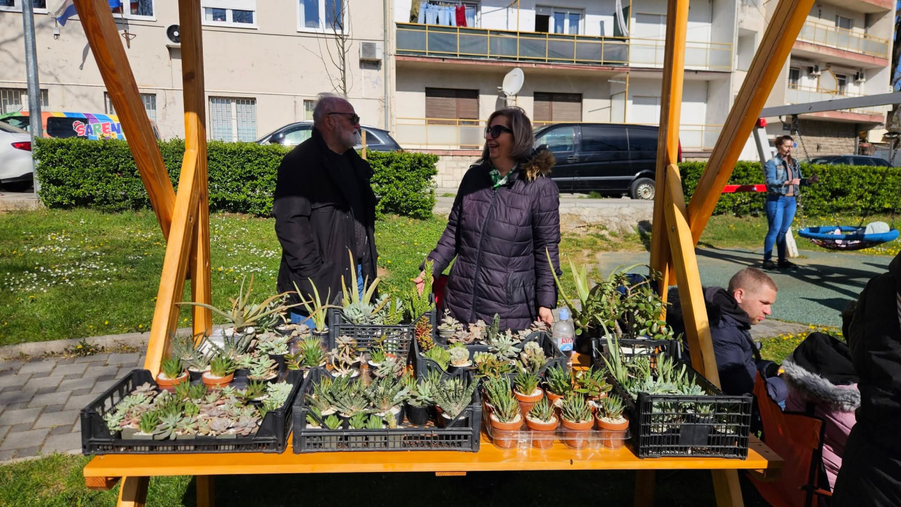 Od meda, pogača do dekoracija: Bogata ponuda na uskrsnom sajmu u Kninu