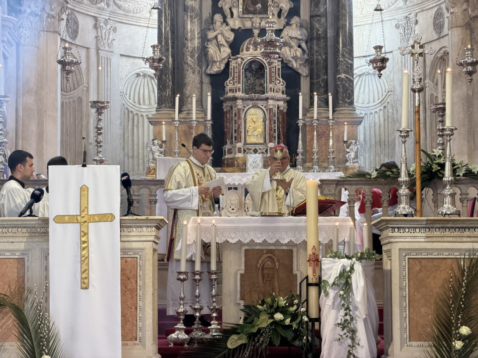 FOTO Proslavljen Uskrs u katedrali sv. Jakova