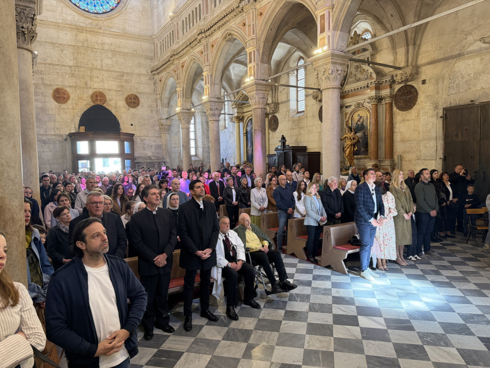 FOTO Proslavljen Uskrs u katedrali sv. Jakova