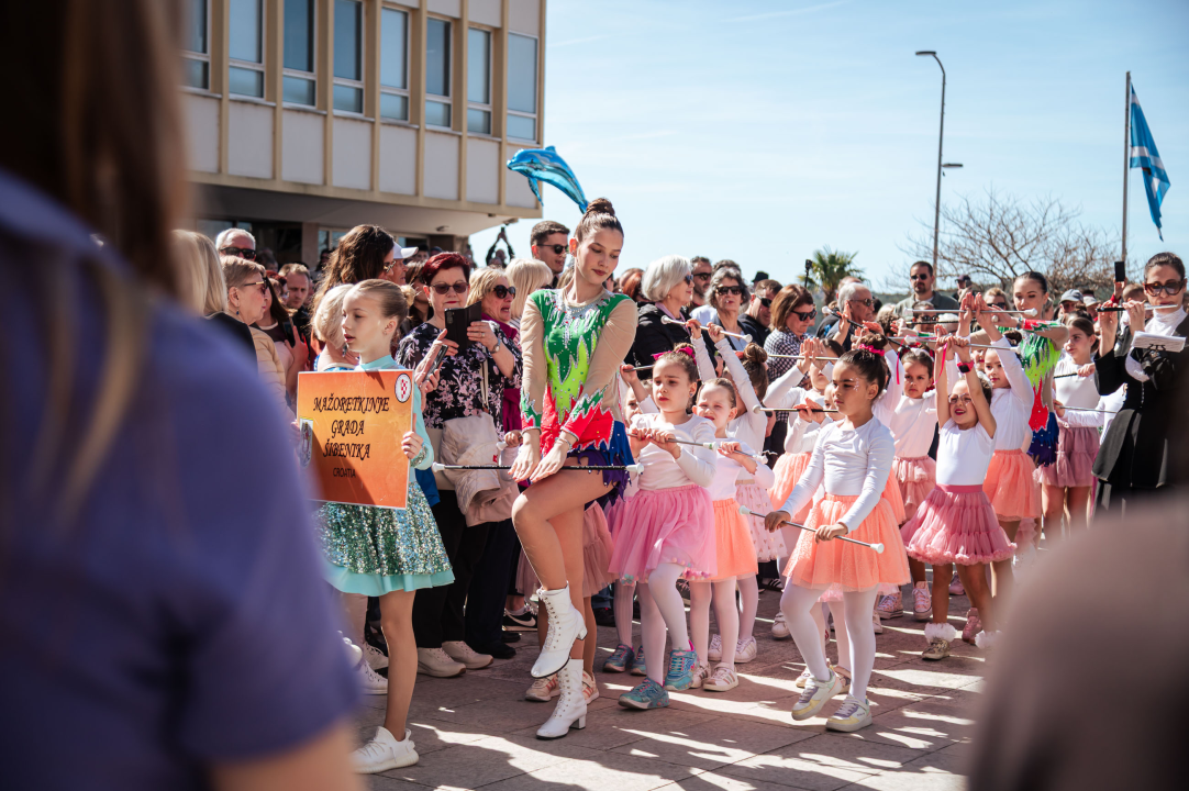 FOTO Obrtnici i ove godine pripremili uskrsni doručak u Šibeniku, glavna zvijezda bila je mega fritaja