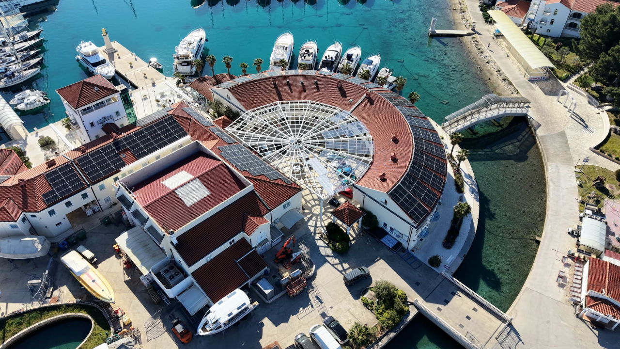 Uskrs u Rogoznici donio spoj tradicije i gastronomije: Izložba oldtimera oduševila mještane i goste