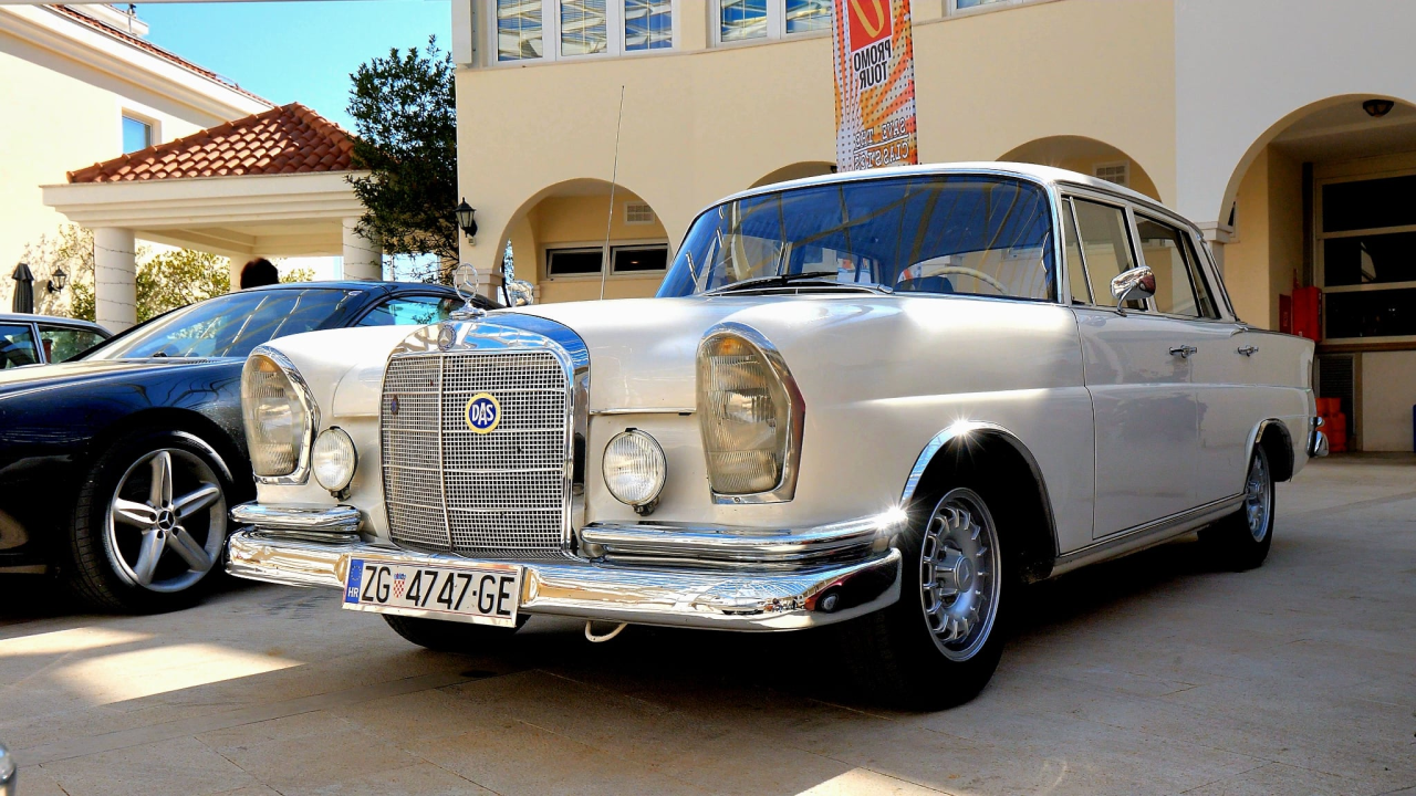 Uskrs u Rogoznici donio spoj tradicije i gastronomije: Izložba oldtimera oduševila mještane i goste