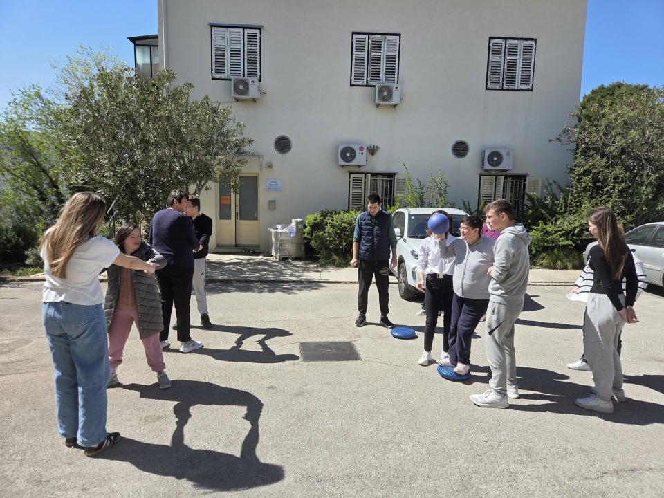 Učenici šibenske Medicinske škole nastavljaju s podrškom 'Kamenčićima'