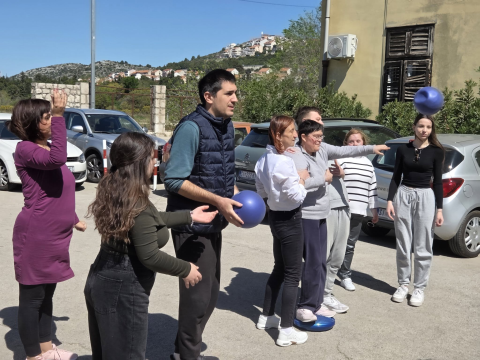 Učenici šibenske Medicinske škole nastavljaju s podrškom 'Kamenčićima'