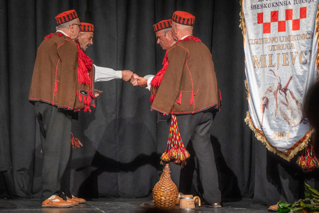 Raskoš županije predstavljat će KUU Zvona Zagore, KUD Zora i KUD Dinara