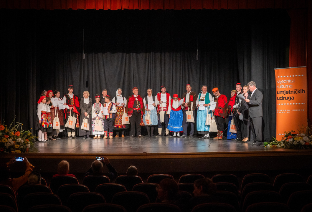 Raskoš županije predstavljat će KUU Zvona Zagore, KUD Zora i KUD Dinara