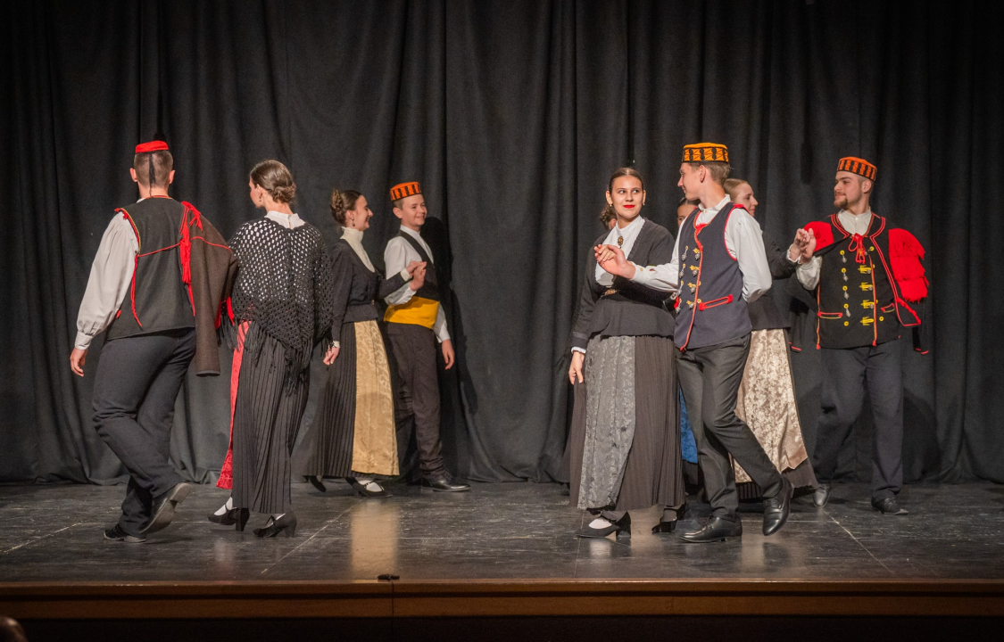 Raskoš županije predstavljat će KUU Zvona Zagore, KUD Zora i KUD Dinara