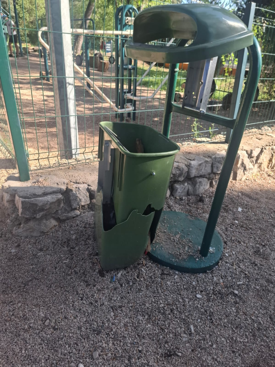 Majka upozorava: Opasne sprave i zapuštena dječja igrališta u Šibeniku