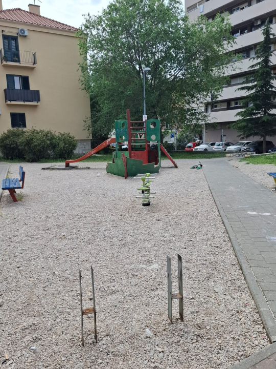 Majka upozorava: Opasne sprave i zapuštena dječja igrališta u Šibeniku