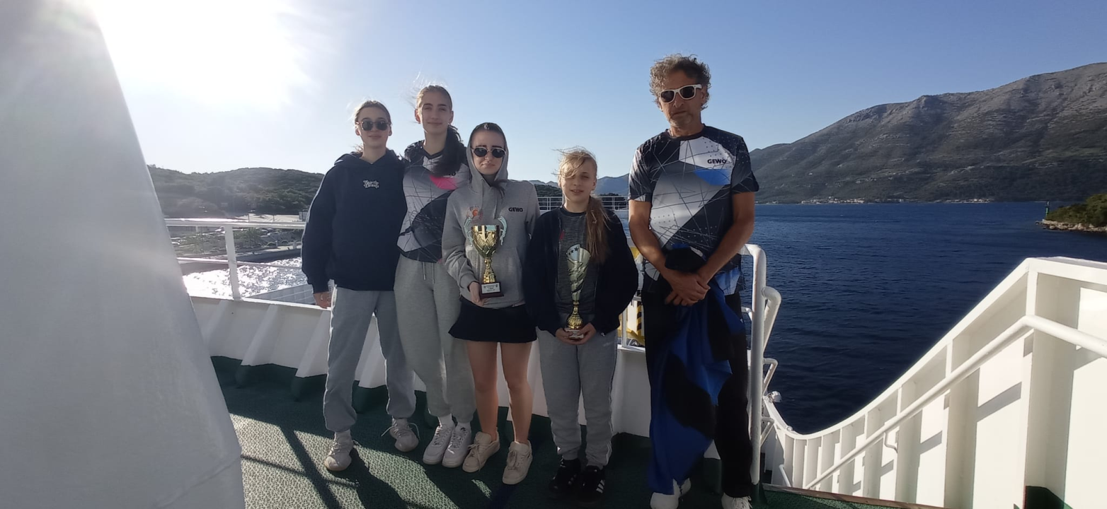 FOTO Mlađe juniorke Stolnoteniskog kluba Šibenik druge u državi, Katja Mandić u paru prvakinja Hrvatske