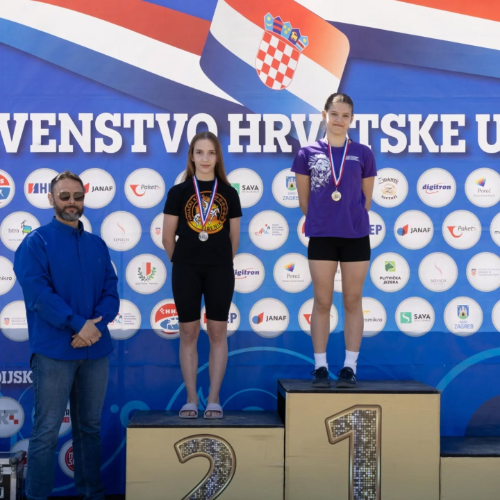FOTO Hrvači Šibenika uspješni i na pijesku: Osmero s medaljom na Prvenstvu Hrvatske, Klarić seniorski prvak