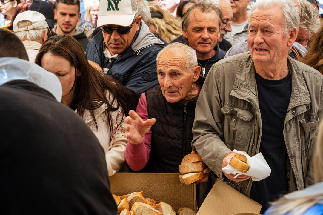Podijeljeno 2000 porcija fažola i 1500 autohtonih i medonosnih sadnica u NP Krka