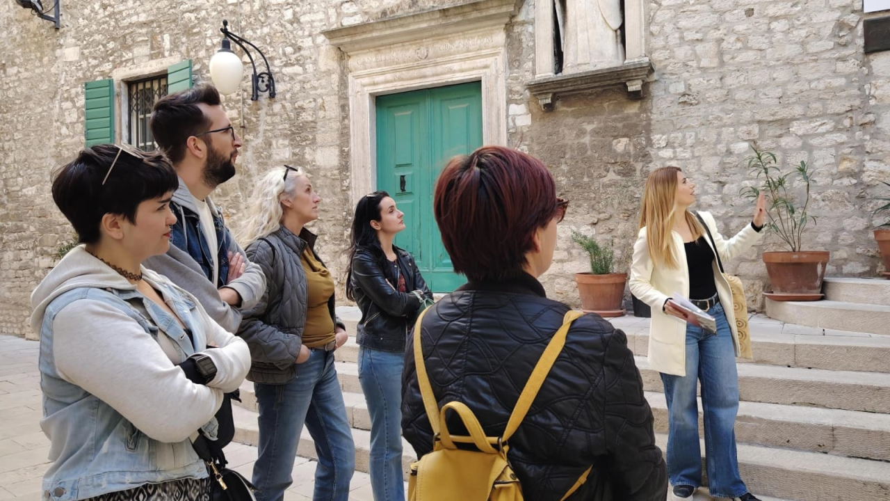 Tematska tura ‘Korijeni Muzeja grada Šibenika’ oduševila sugrađane i znatiželjnike