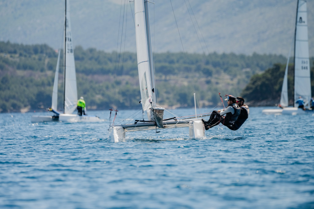 Prvi dan Croatian Trophy Callengea: Jedriličari iz nekoliko zemalja zaplovili šibenskim arhipelagom