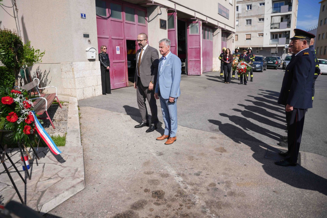 Šibenik odao počast stradalim vatrogascima 