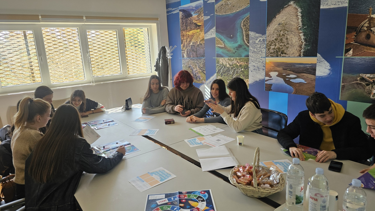 Izazovi i prijetnje u digitalnom svijetu: Učenici Ekonomske škole obilježili Dan sigurnijeg interneta 