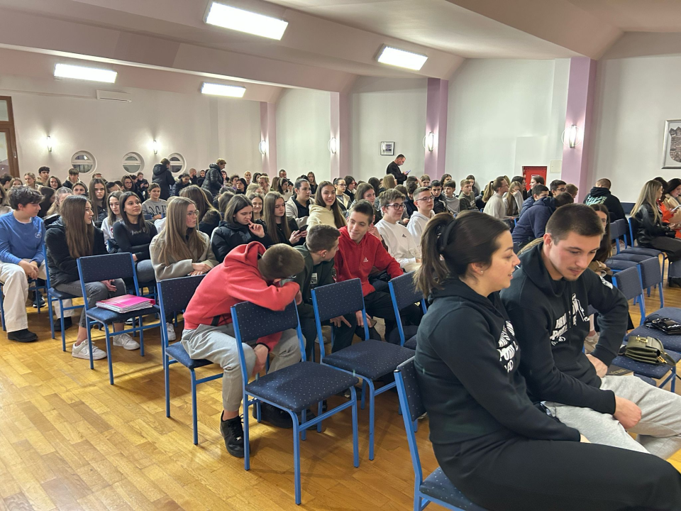 U Drniškoj Gospi od Ružarija održana duhovna obnova za mlade i roditelje