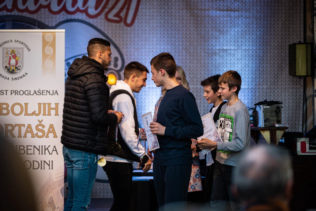 Vaterpolisti Solarisa i košarkašice Šibenika u ekipnoj, a Toni Slavica i Nives Radić u pojedinačnoj konkurenciji 