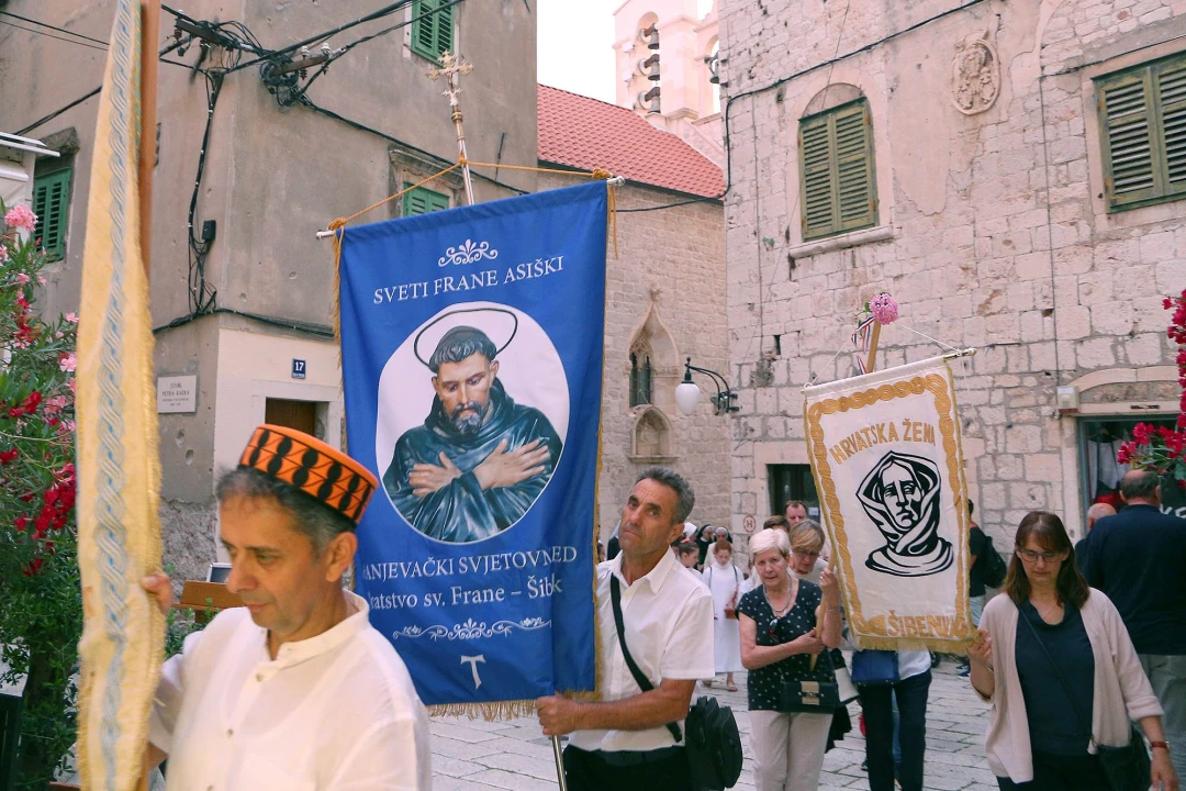 Vjernici u Šibeniku proslavili Tijelovo