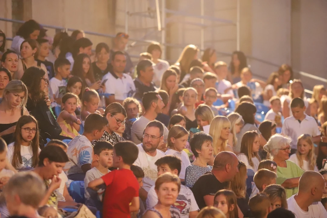 Na pola puta 62. MDF-a: Počinju teniski i nogometni turnir te plivački miting