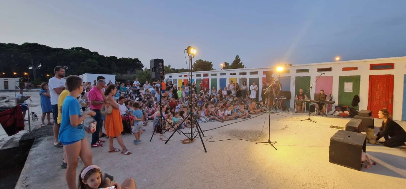 MDF ove godine i na Jadriji: Ispred šarenih kabina predstava 'Kralj lavova'
