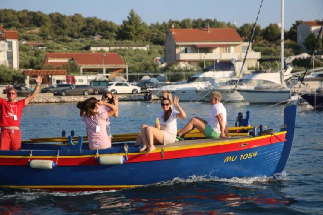 Ekipa za ne biti doma slavila na regati 'Svon forcon na četiri vesla'
