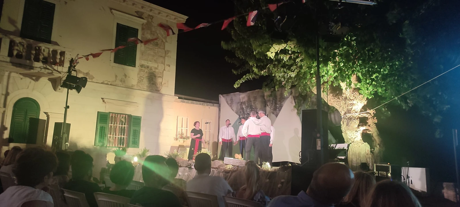 Zagrebačka klapa 'Bošket' briljirala na 42. Susretu dalmatinskih klapa u Skradinu