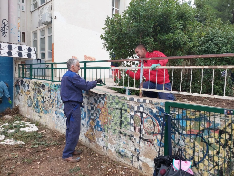 Akcija OŠ Petra Krešimira IV: Inicijativom Vijeća roditelja školski okoliš poprimio je novo ruho