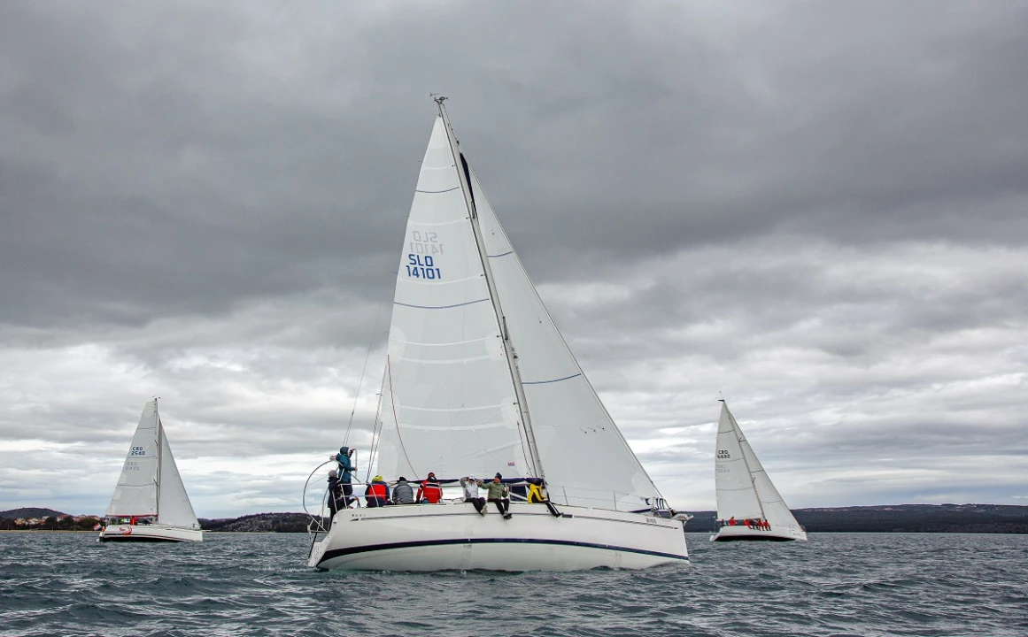 Nova nautička sezona počela Skradinskom regatom krstaša