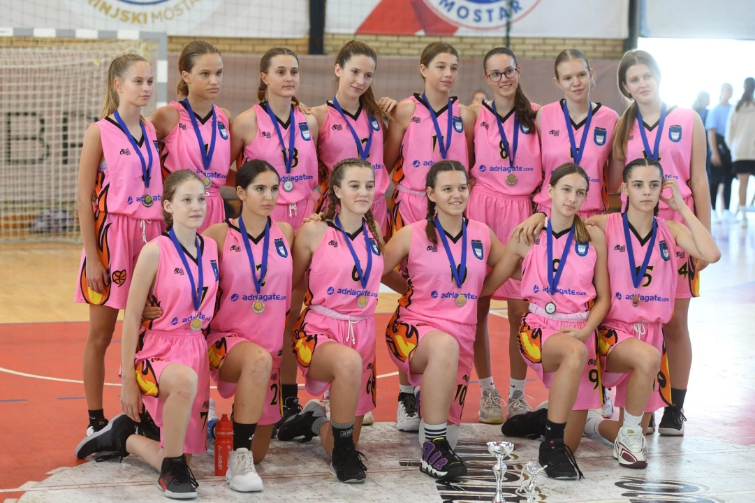 Kadetkinje ŽKK Vodice osvojile srebrne medalje na turniru u Mostaru