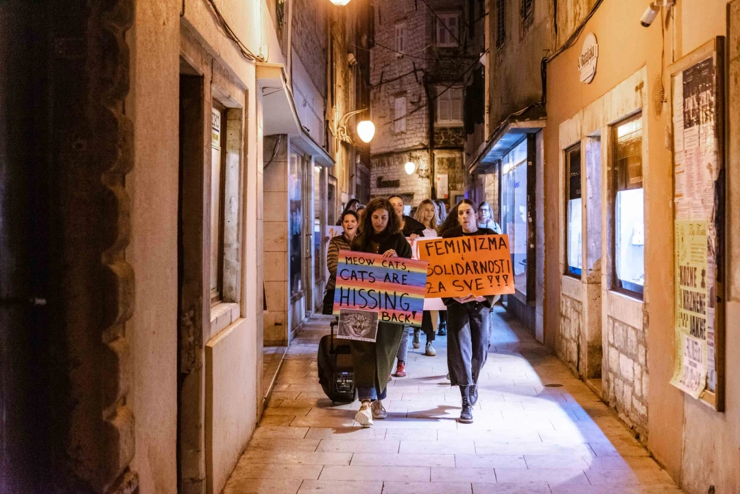 Ništa cvijeće i bombonijere: Šibenčanke, uz pokojeg Šibenčana, proslavile Dan žena na drugačiji način