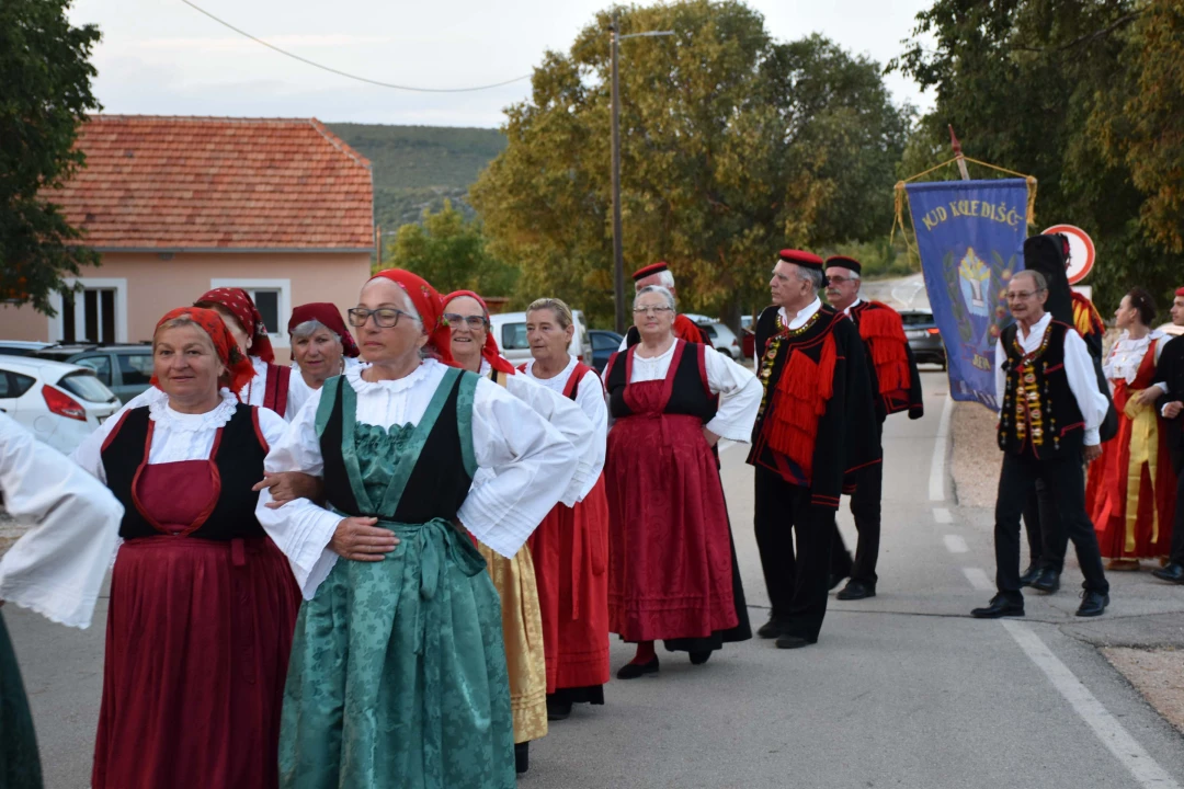 Čuvari tradicijske kulture oduševili na 23. Večeri foklora u Mirlović Zagori