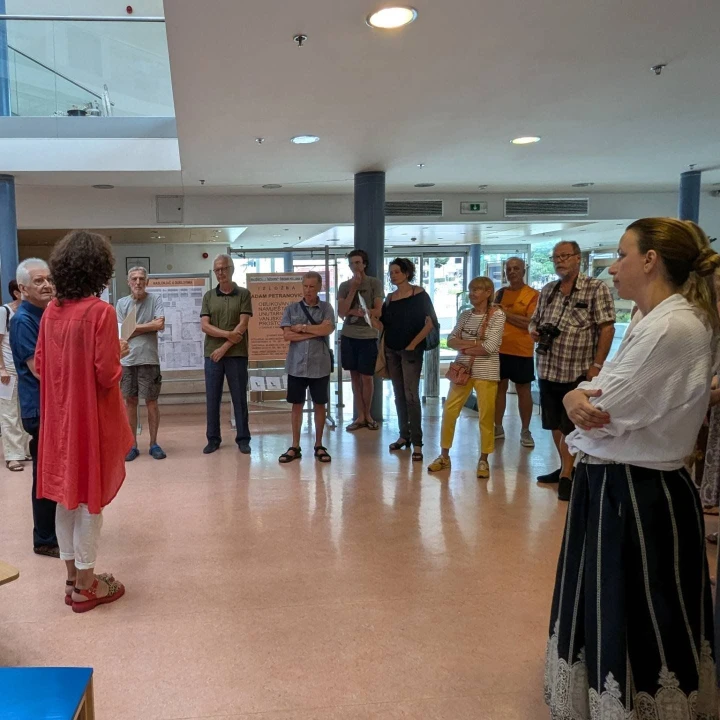 U knjižnici otvorena izložba Adama Petranovića