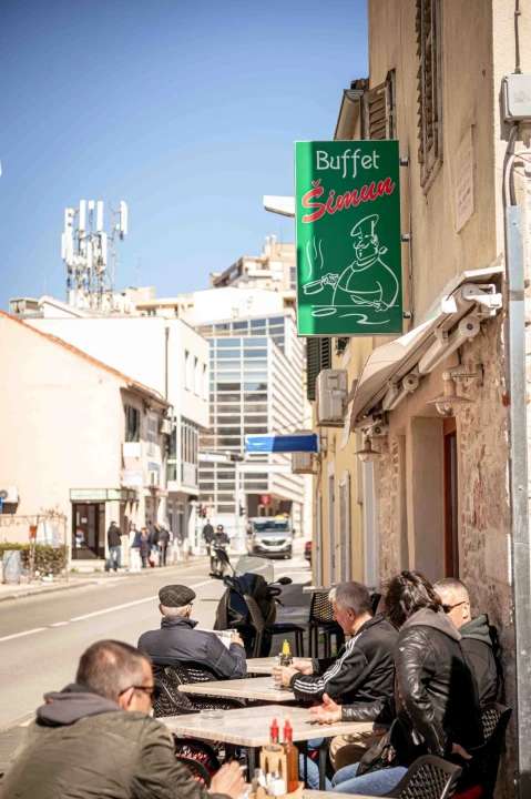 FOTO Uživajte u domaćoj spizi na novoj terasi Buffeta Šimun!