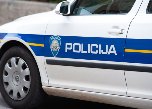 Iz starih auta u Podorljaku dva muškarca krali dijelove: Prodali ih na zadarskom području