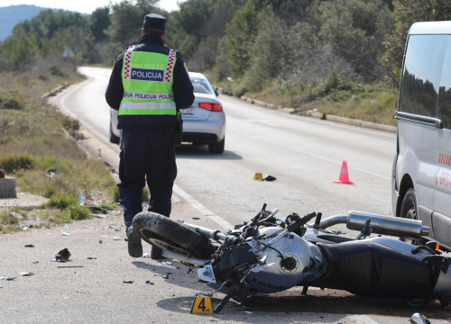 Izgubio kontrolu i prešao u suprotnu traku: Policija objavila detalje o sudaru u kojem je smrtno stradao motociklist (52)