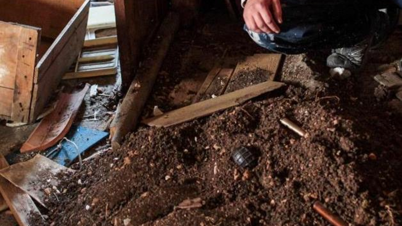 Čistio potkrovlje kuće u okolici Šibenika pa pronašao tisuću komada streljiva, ručnu bombu i dvije mine