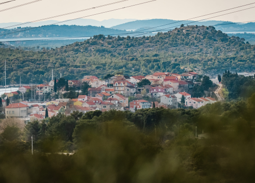 Još jedna kuća bez oružja: Šibenskoj policiji predao streljivo i šest ručnih bombi