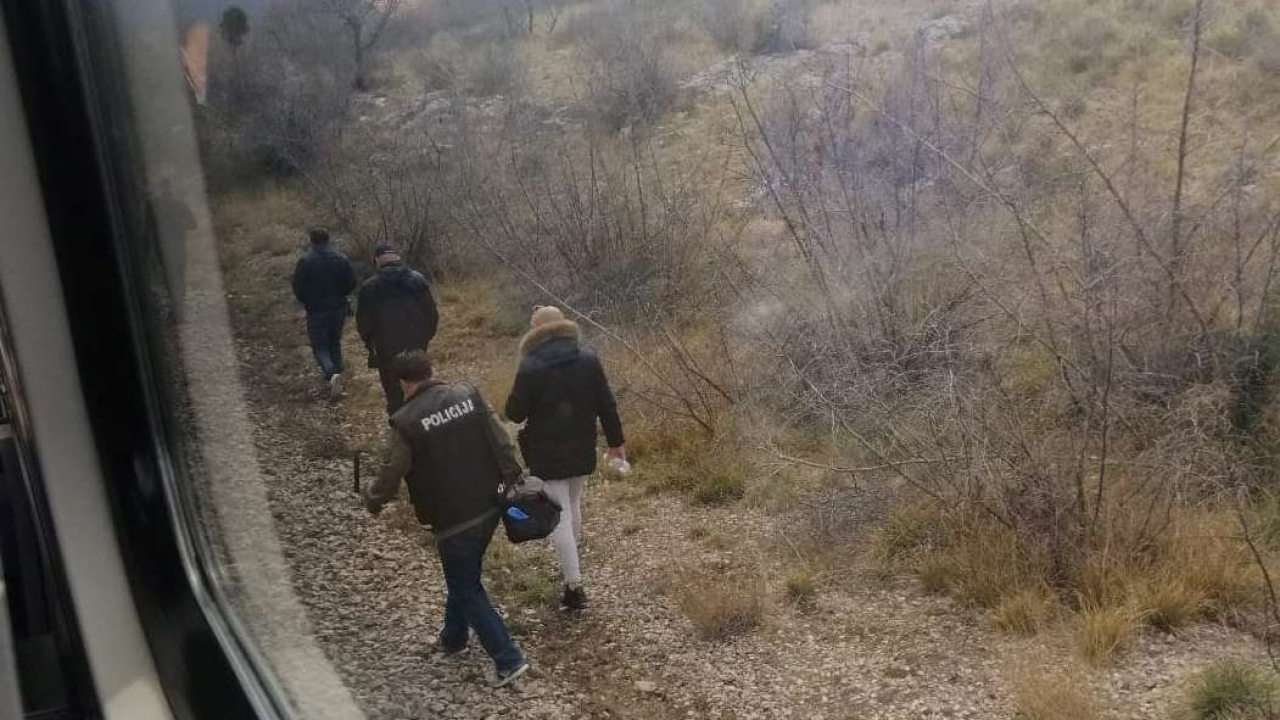 Muškarac (89) na kojeg je kod Nevesta naletio vlak, prebacivao bačvu preko pruge: Teško je ozlijeđen