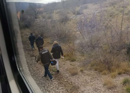 Muškarac (89) na kojeg je kod Nevesta naletio vlak, prebacivao bačvu preko pruge: Teško je ozlijeđen