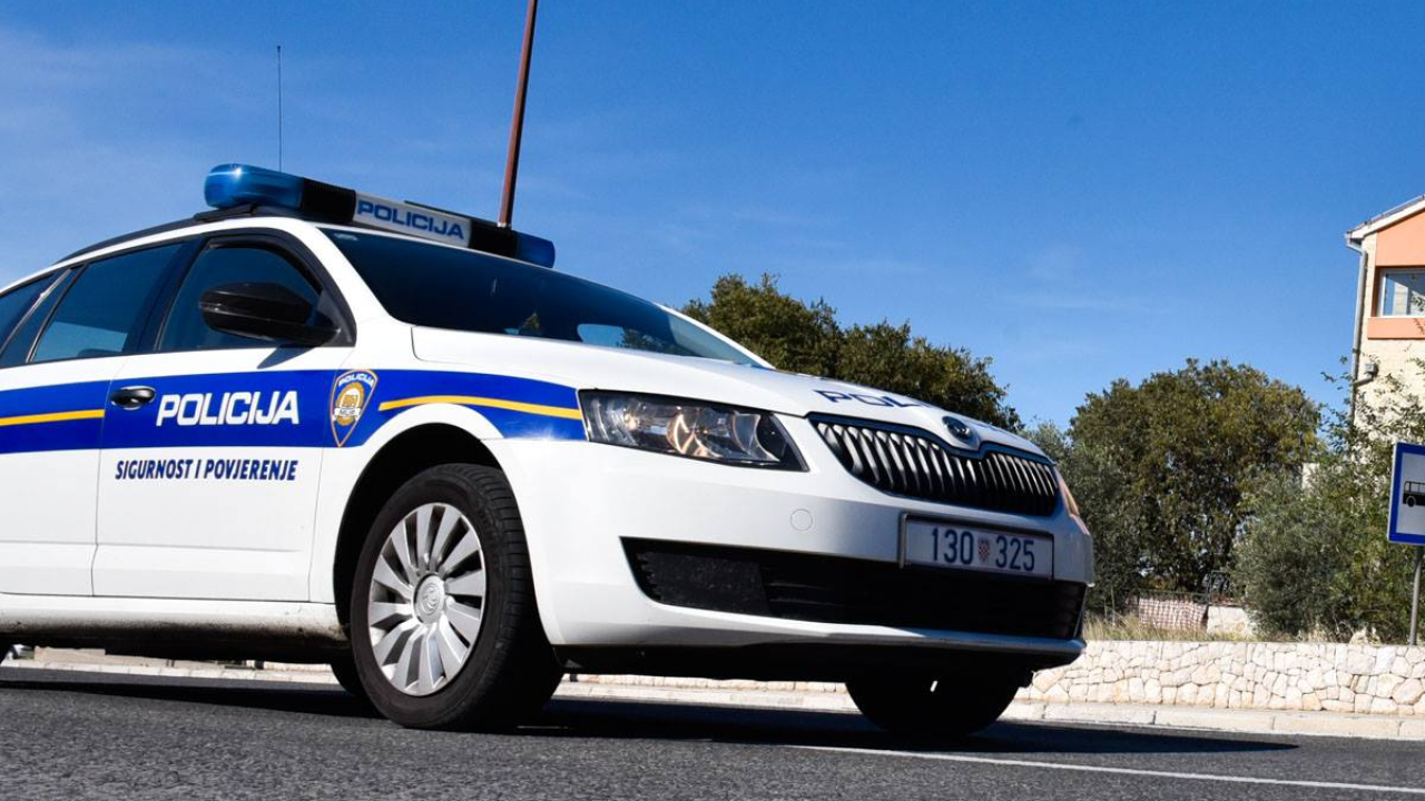 Vozač Mercedesa oduzeo prednost i zabio se u Škodu: Teže ozlijeđena 63-godišnjakinja