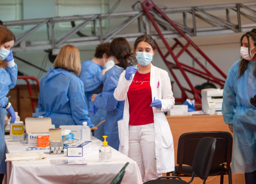 Fotografija 2 - Na Baldekin po svoju dozu ide 480 ljudi: Bivša medicinska sestra Ana Paić prva je cijepljena protiv covida