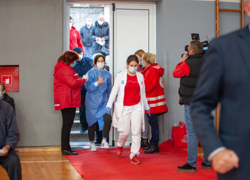 Fotografija 4 - Na Baldekin po svoju dozu ide 480 ljudi: Bivša medicinska sestra Ana Paić prva je cijepljena protiv covida